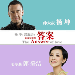 美女扒开双腿让男人捅
