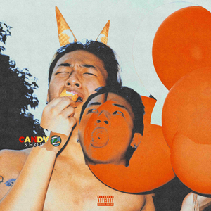 美女扒开双腿让男人捅
