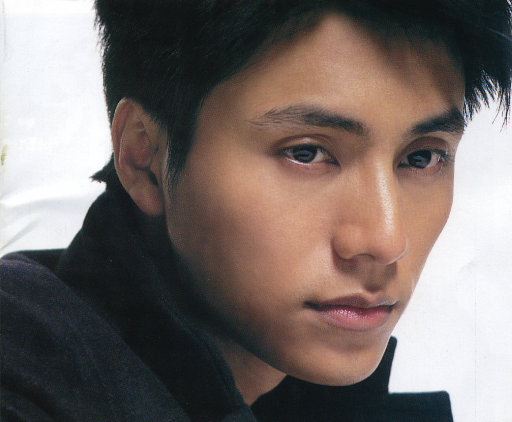 美女扒开双腿让男人捅
